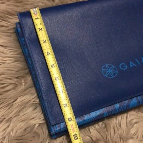 Gaiam Foldable Yoga/Exercise Mat-EUC-Blue-67x24 - Picture 6 of 8